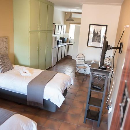 Melrose Place Guestrooms Potchefstroom Bagian luar foto