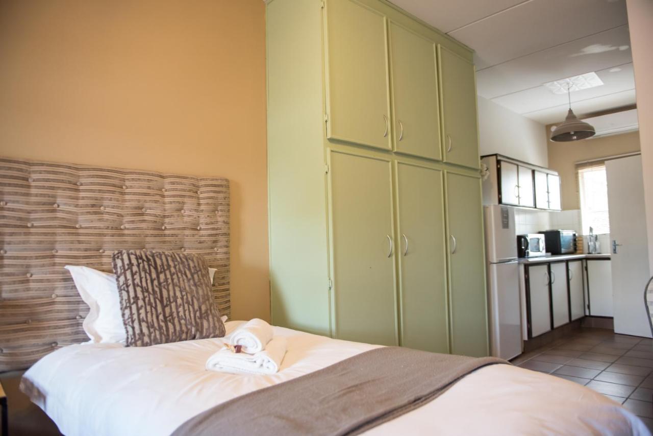 Melrose Place Guestrooms Potchefstroom Bagian luar foto