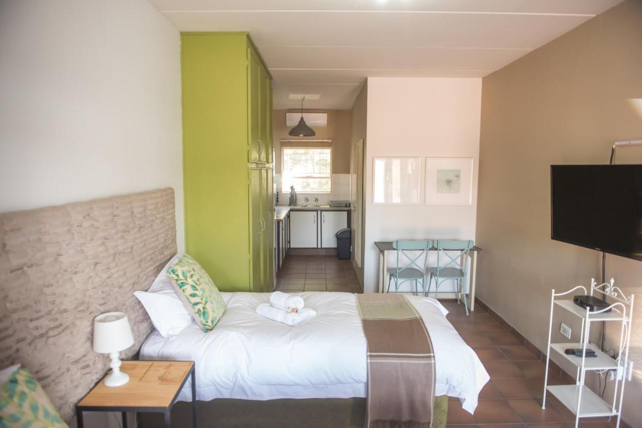 Melrose Place Guestrooms Potchefstroom Bagian luar foto